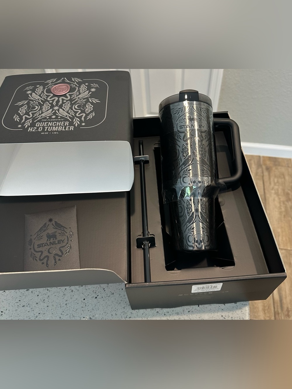 Stanley 40oz Deadly Damask